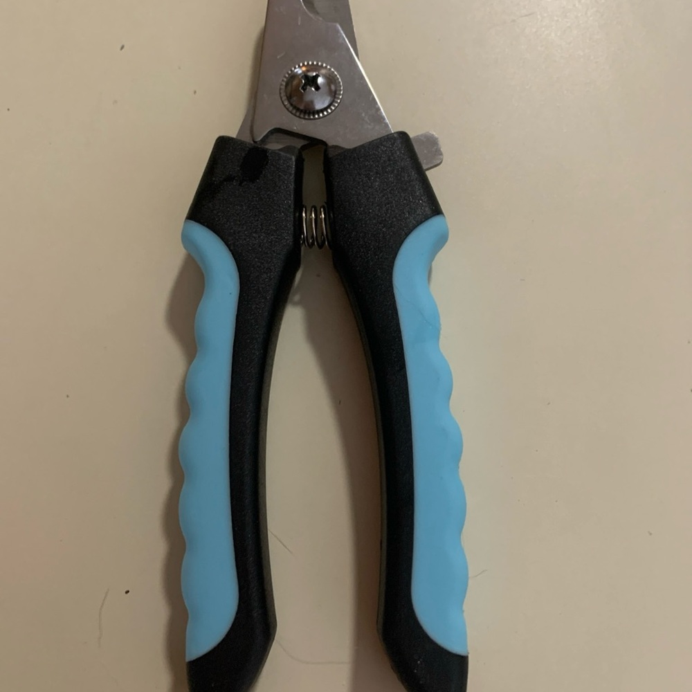 Black and Blue Dog Nail Clippers